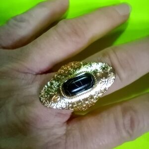 Large goldtone decorative black faux turquoise ring size 11.5